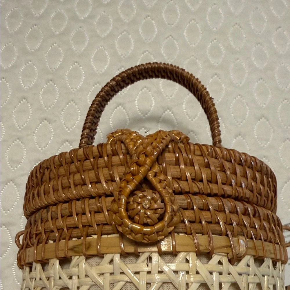Handwoven Two-Tone Rattan Basket Bag with Top Handle - Picture 2 of 7